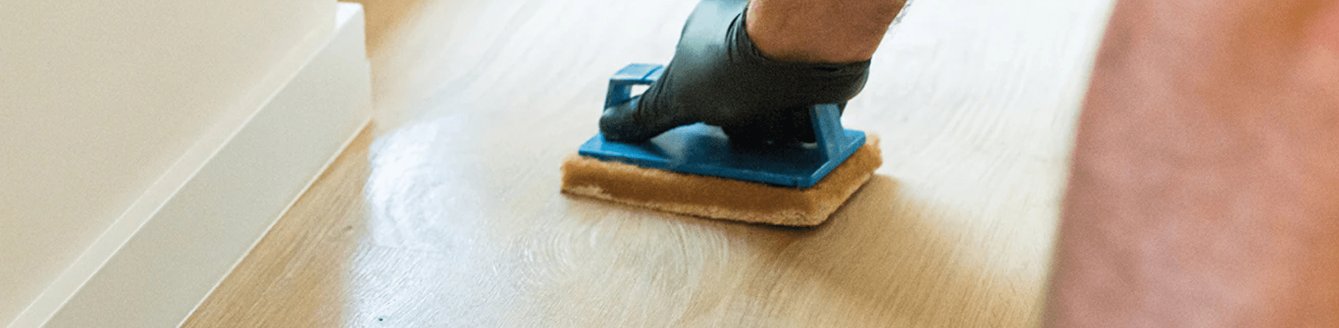 Womit trage ich Oil Plus 2C auf? Gibt es einen Unterschied bei den Werkzeugen?